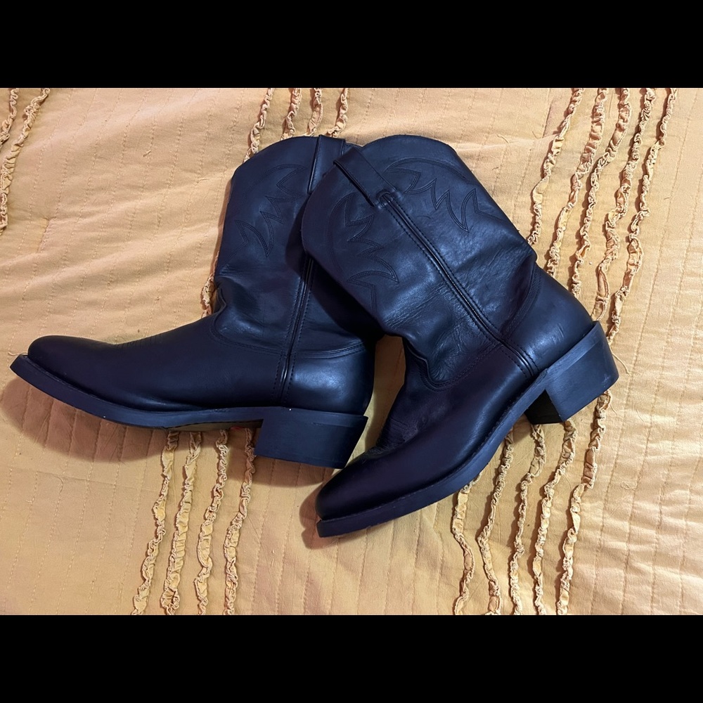 Durango mens size 11 black boots, oil resistant